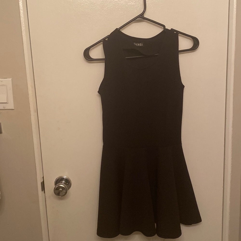 small size short balck dress